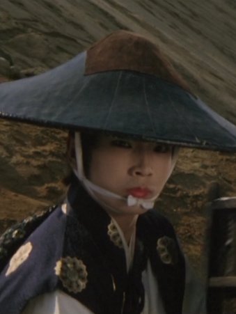 里見八犬伝(1983年の映画)を観ていたら鬼龍院翔がでてきたのでキャストを確認すると若かりし頃の京本政樹でした。 里見八犬伝(1983年の映画)を観ていたら鬼龍院翔がでてきたのでキャストを確認すると若かりし頃の京本政樹でした。