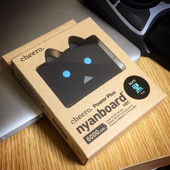 来週旅立つので初めてモバイルバッテリーを買った。にゃんぼー。 来週旅立つので初めてモバイルバッテリーを買った。にゃんぼー。