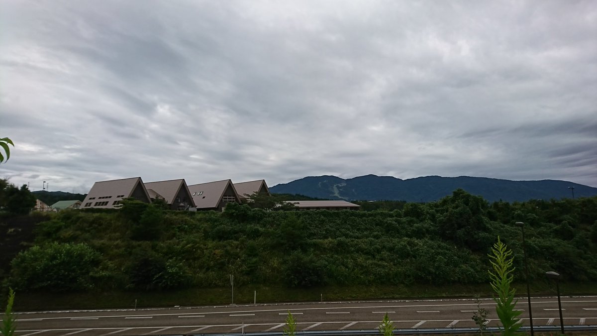 今日の。「あの悲劇」から1年、補修工事もすっかり終わって綺麗な片屋根が復活してました。……嫌な事件だったね。…修理代、ま 今日の。「あの悲劇」から1年、補修工事もすっかり終わって綺麗な片屋根が復活してました。……嫌な事件だったね。…修理代、ま