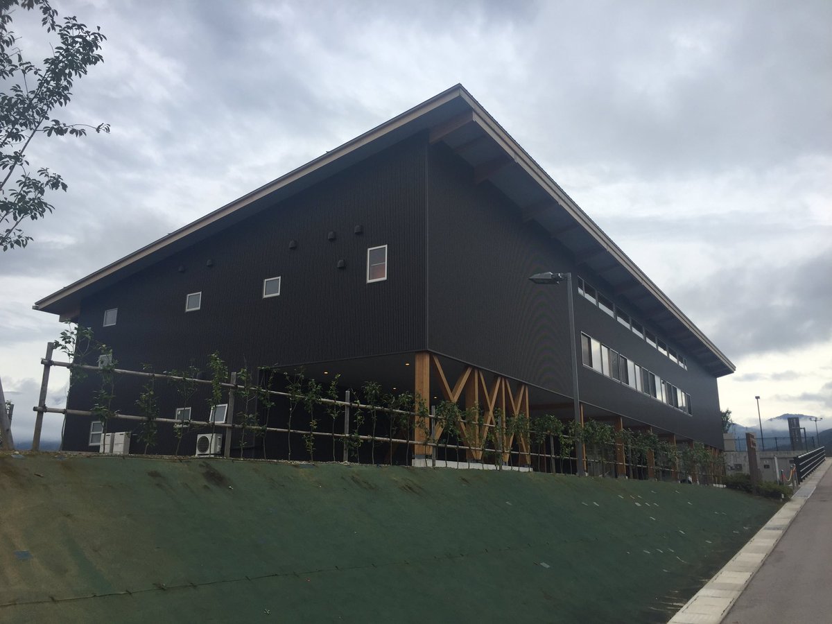 クロムクロの終盤で何かが刺さった建物 クロムクロの終盤で何かが刺さった建物