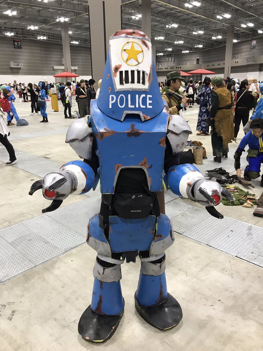 知ってる人はいるけど、やる人はあまりいないコスは良いぞ。1枚目 プロテクトロン(Fallout4)2枚目 ボックスマン( 知ってる人はいるけど、やる人はあまりいないコスは良いぞ。1枚目 プロテクトロン(Fallout4)2枚目 ボックスマン(