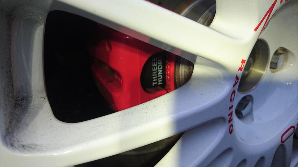後ろのブレーキパットもだいぶ減ったので、スリーハンドレッド製のスポーツパットに変更❕❗ 後ろのブレーキパットもだいぶ減ったので、スリーハンドレッド製のスポーツパットに変更❕❗