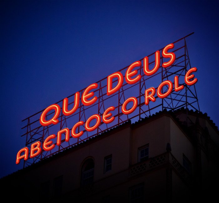 AMANHÃ É FERIADO