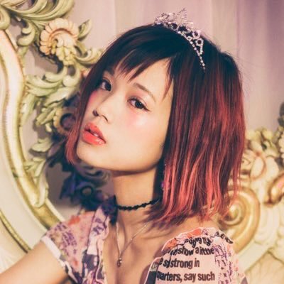 今思うと昔からアイドルとアニソンが好きです。学生の頃、長い電車通学をハナエさんの曲でいっぱいにしていた頃を思い出すなぁ。 今思うと昔からアイドルとアニソンが好きです。学生の頃、長い電車通学をハナエさんの曲でいっぱいにしていた頃を思い出すなぁ。