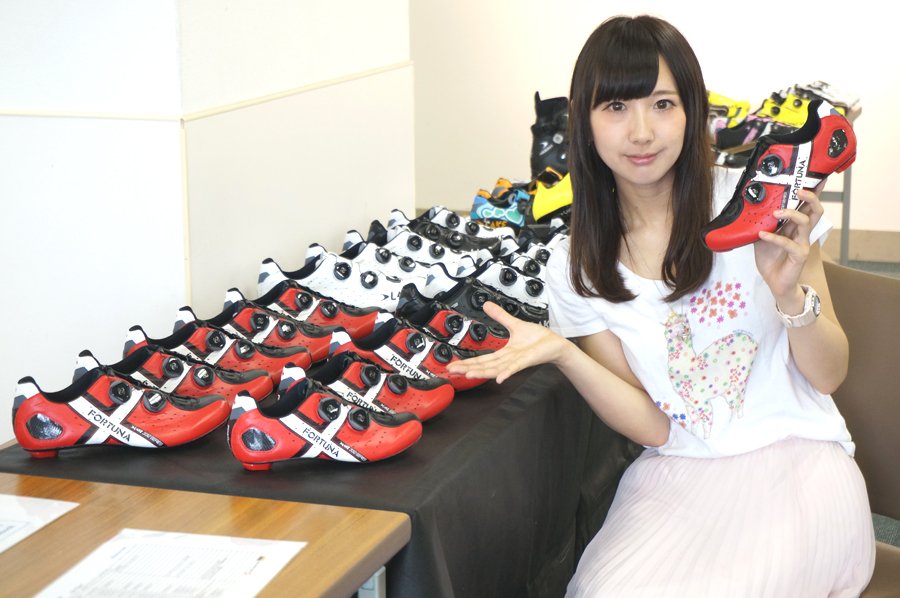 今週土曜は袖ヶ浦フォレストレースウェイでGSRカップ!#LAKESHOES 試着ブースにて #CX332 の #ろんぐら 今週土曜は袖ヶ浦フォレストレースウェイでGSRカップ!#LAKESHOES 試着ブースにて #CX332 の #ろんぐら
