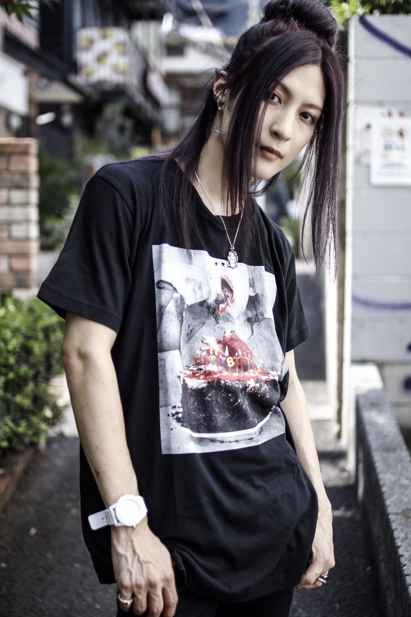 Birth Teeの新しいルック載せておきますね📷✨通販のみで受付中です(ライブ会場等での販売予定はありません)。僕街で Birth Teeの新しいルック載せておきますね📷✨通販のみで受付中です(ライブ会場等での販売予定はありません)。僕街で