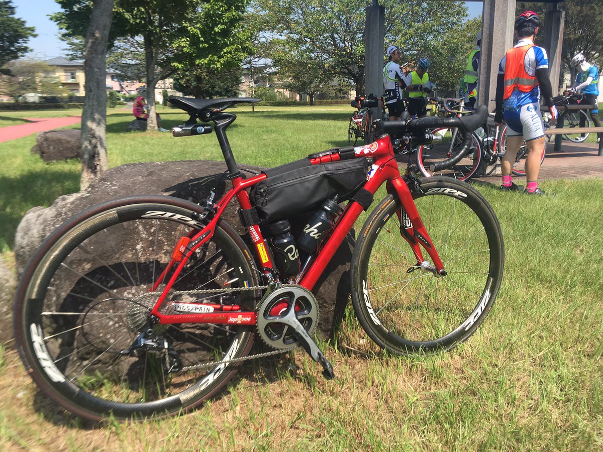 ろんぐらいだぁす!を見てロードバイクを始めた20歳JDです!自転車はポン太くんみたいな真っ赤な物を買いました!ロゴが無い ろんぐらいだぁす!を見てロードバイクを始めた20歳JDです!自転車はポン太くんみたいな真っ赤な物を買いました!ロゴが無い