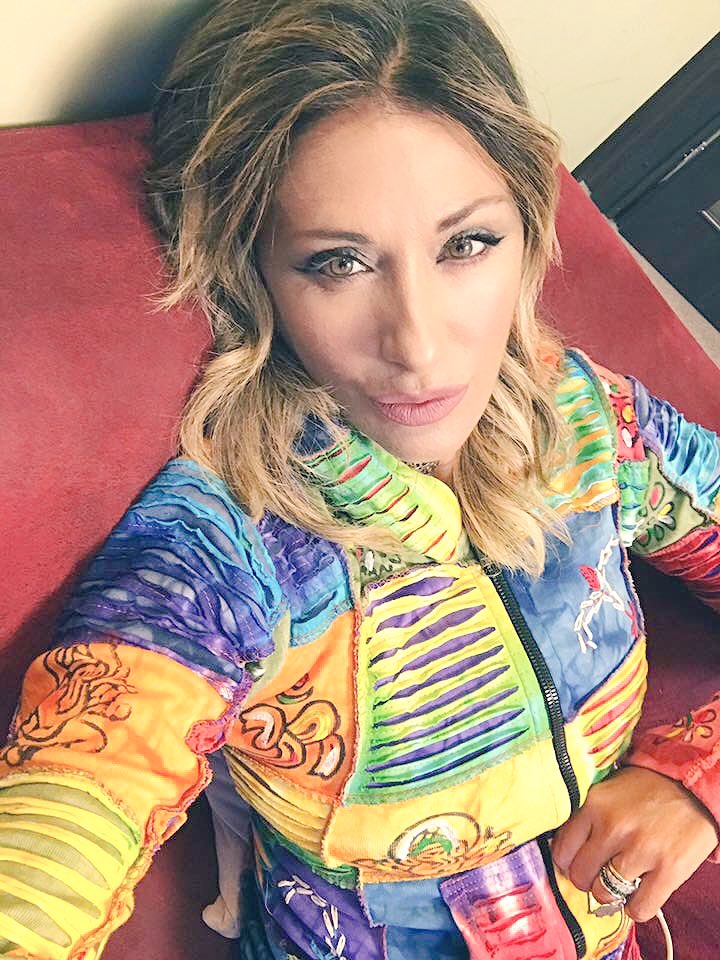 Love from Poland...#relax #relaxing #beforetheshow @ArenaLublin  #sabrinasalerno https://t.co/MXFK3XAZrd