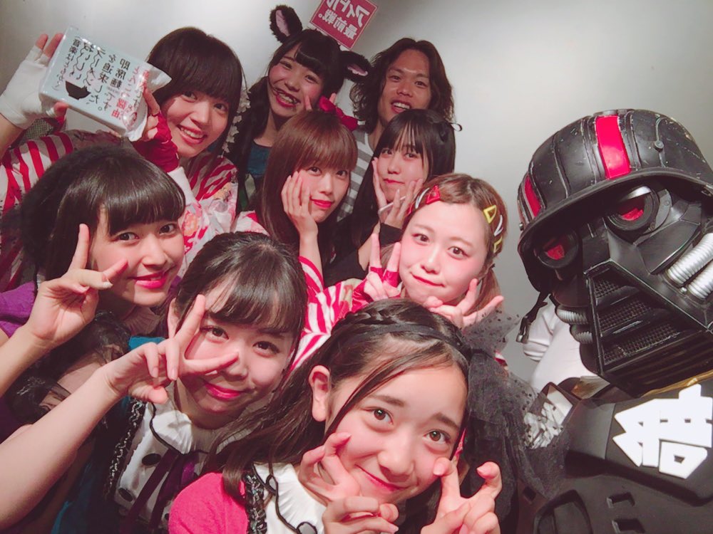 憧れ&大好きなです。ラビッツさんとお写真❤︎❤︎❤︎24日のワンマン、どうにかして行きます!!!(笑)それにして 憧れ&大好きなです。ラビッツさんとお写真❤︎❤︎❤︎24日のワンマン、どうにかして行きます!!!(笑)それにして
