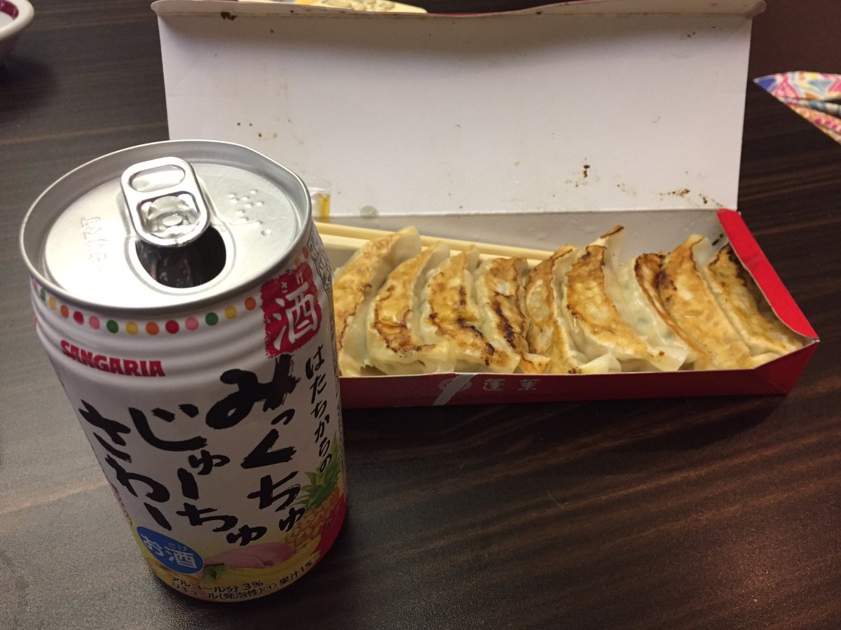 昨日の夜食。ホテルのVODでワカコ酒を見ながら大阪らしき酒やおつまみでプシューッ。 昨日の夜食。ホテルのVODでワカコ酒を見ながら大阪らしき酒やおつまみでプシューッ。