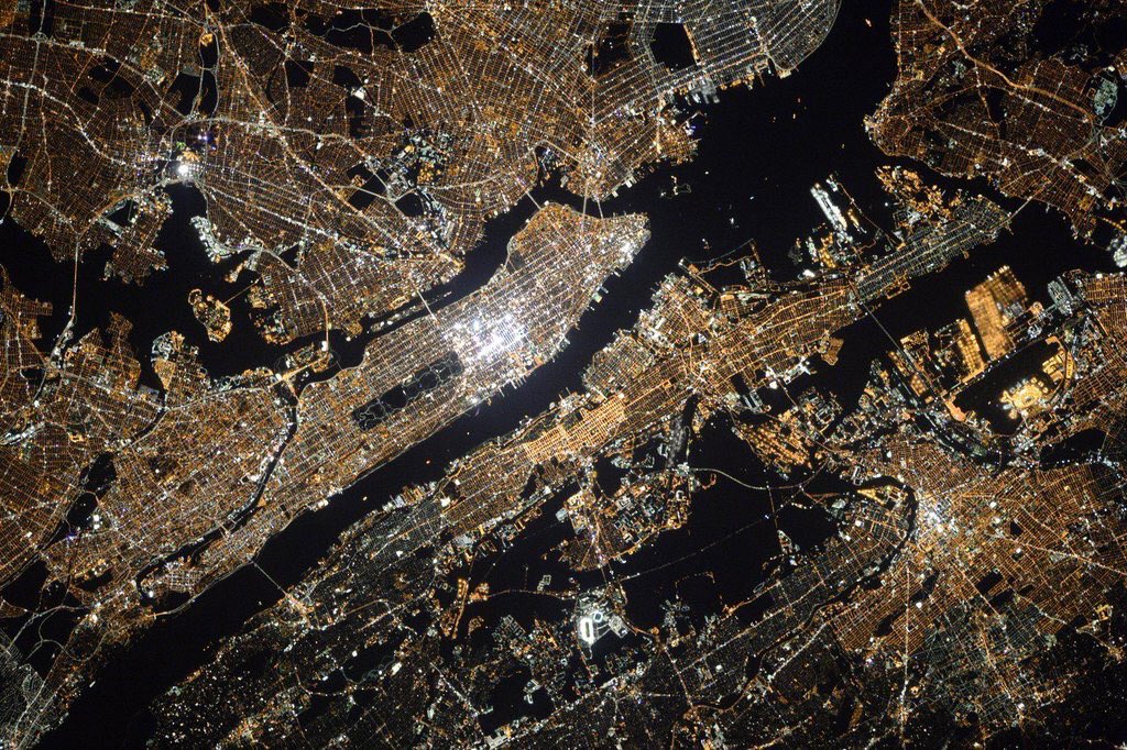 RT @StationCDRKelly: Remembering those we lost on #September11. #NeverForget https://t.co/rw09XAZB7C