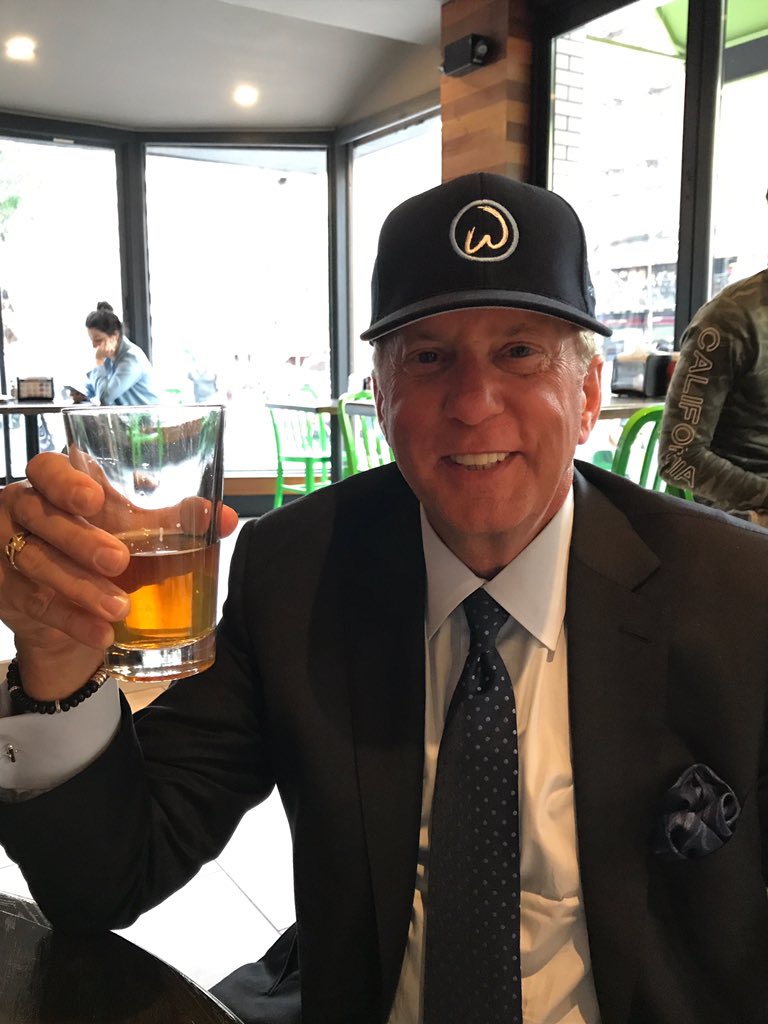 Terry Duffy's first Wahlburgers. ???????? https://t.co/eNaFq3zAXo