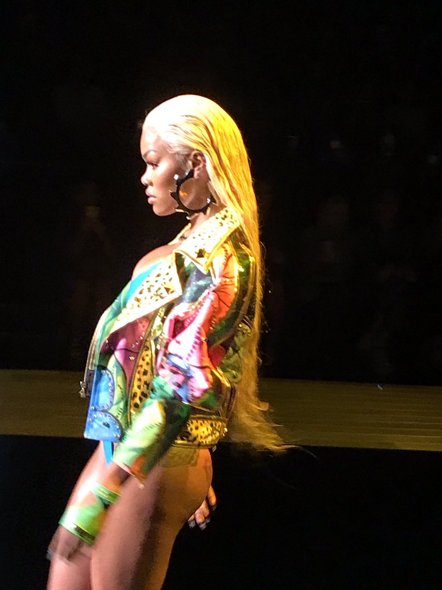 RT @evanrosskatz: .@TEYANATAYLOR opening @TheBlondsNY SS18 ???????????????????? #NYFW https://t.co/r2nhRzssFj