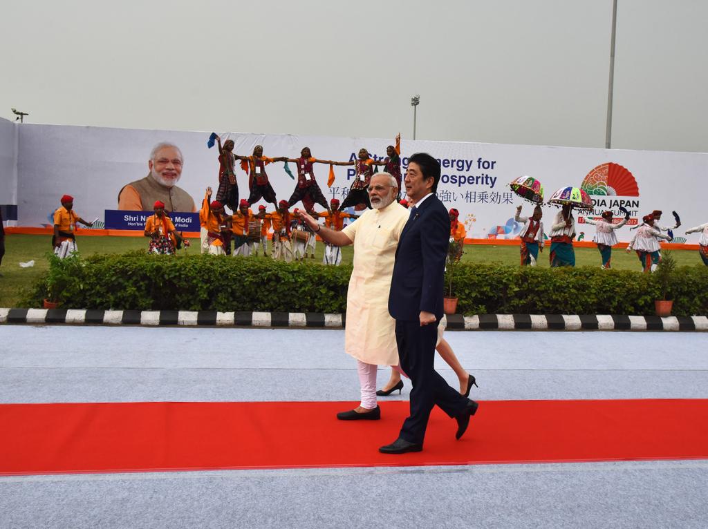 RT @PMOIndia: India says #SwagatShinzoSan. https://t.co/8F0s2tgriI