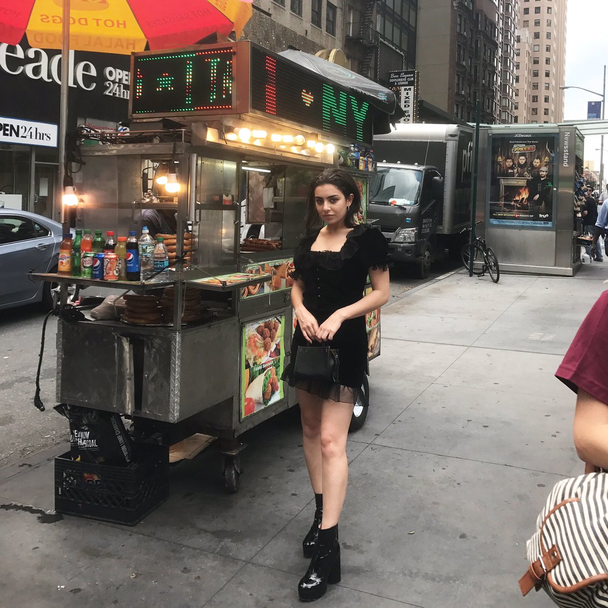 ???? goth girl in NYC ???? https://t.co/6b7R5UoG3S