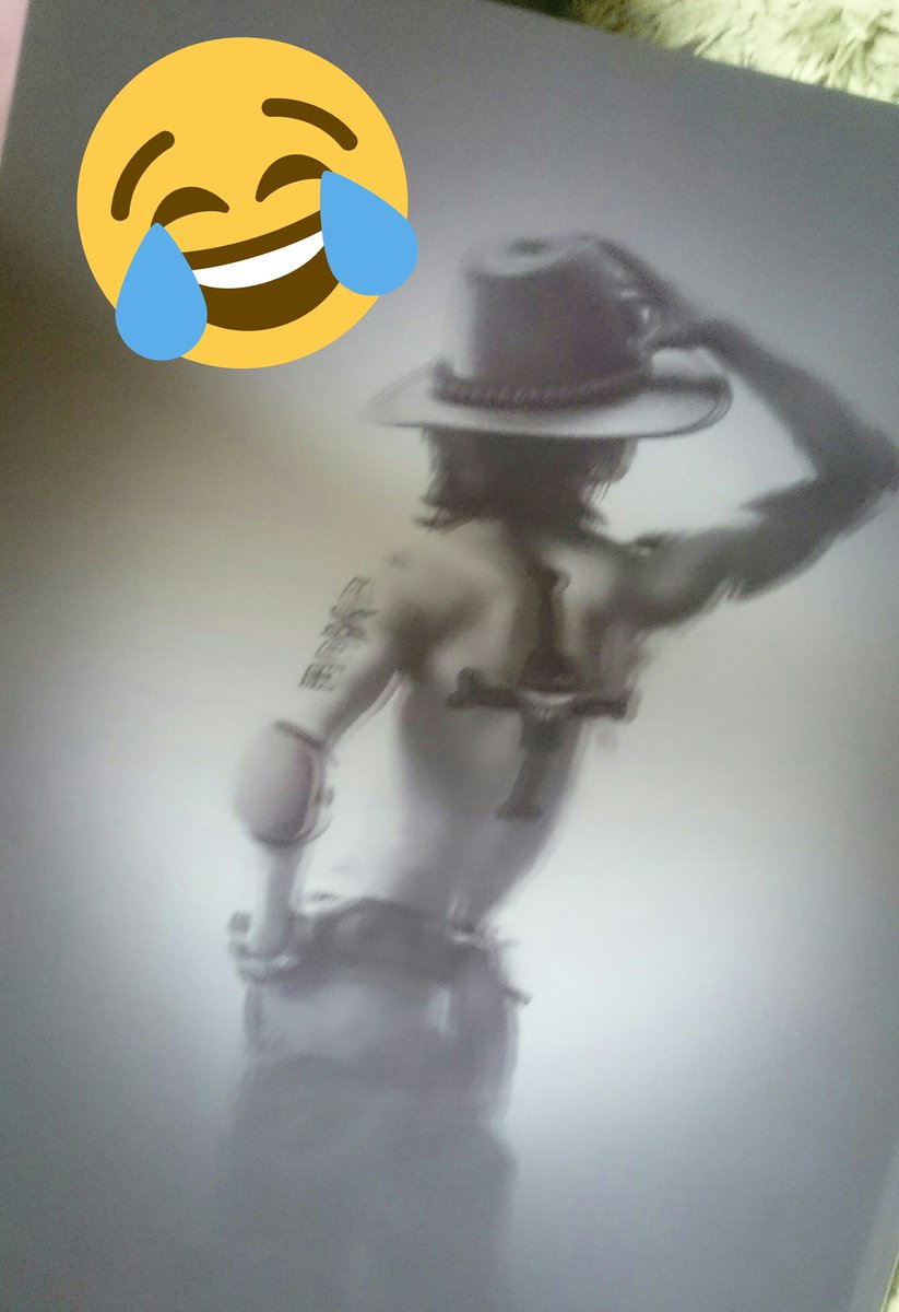 #PHANTOM パンフみながらみんなでしにそうになっている #PHANTOM パンフみながらみんなでしにそうになっている