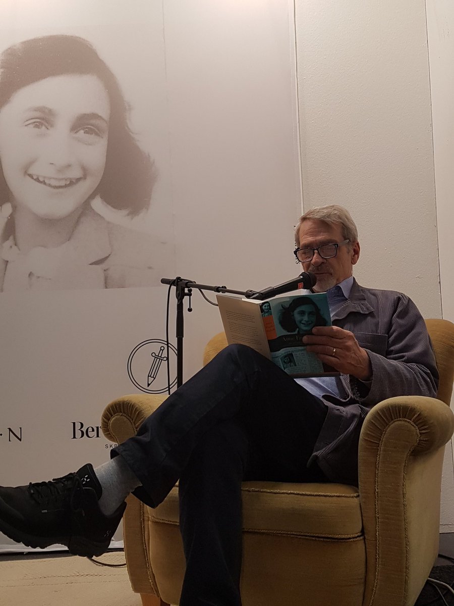 Jonas Modig läser ur Anne Franks dagbok. #minrost#Bokmässan 
