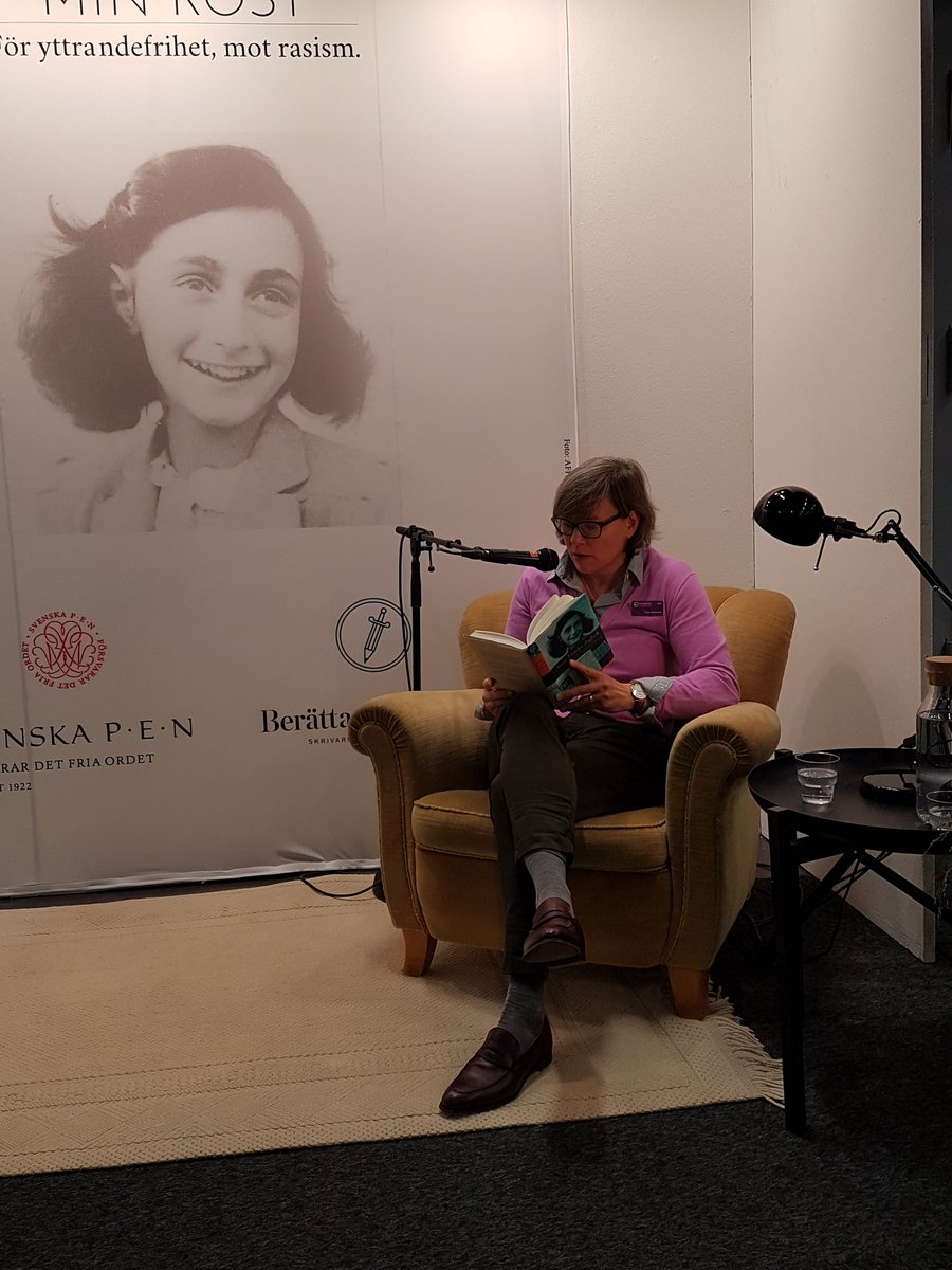 Lena Andersson läser ur Anne Franks dagbok. #Minrost 