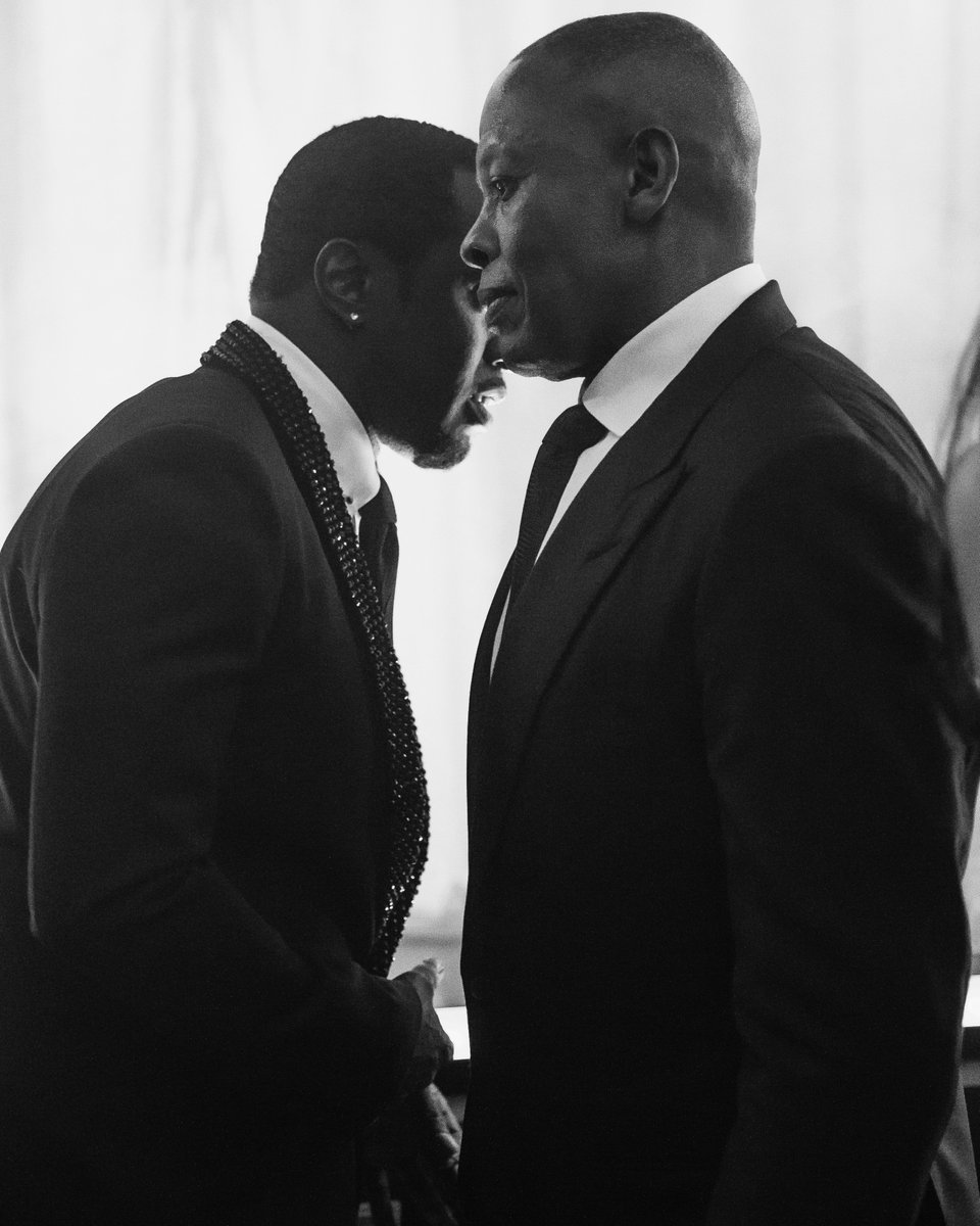 The meeting of the minds??? @DrDre #BlackPower #BlackExcellence ✊???? https://t.co/IIpWdrTra5