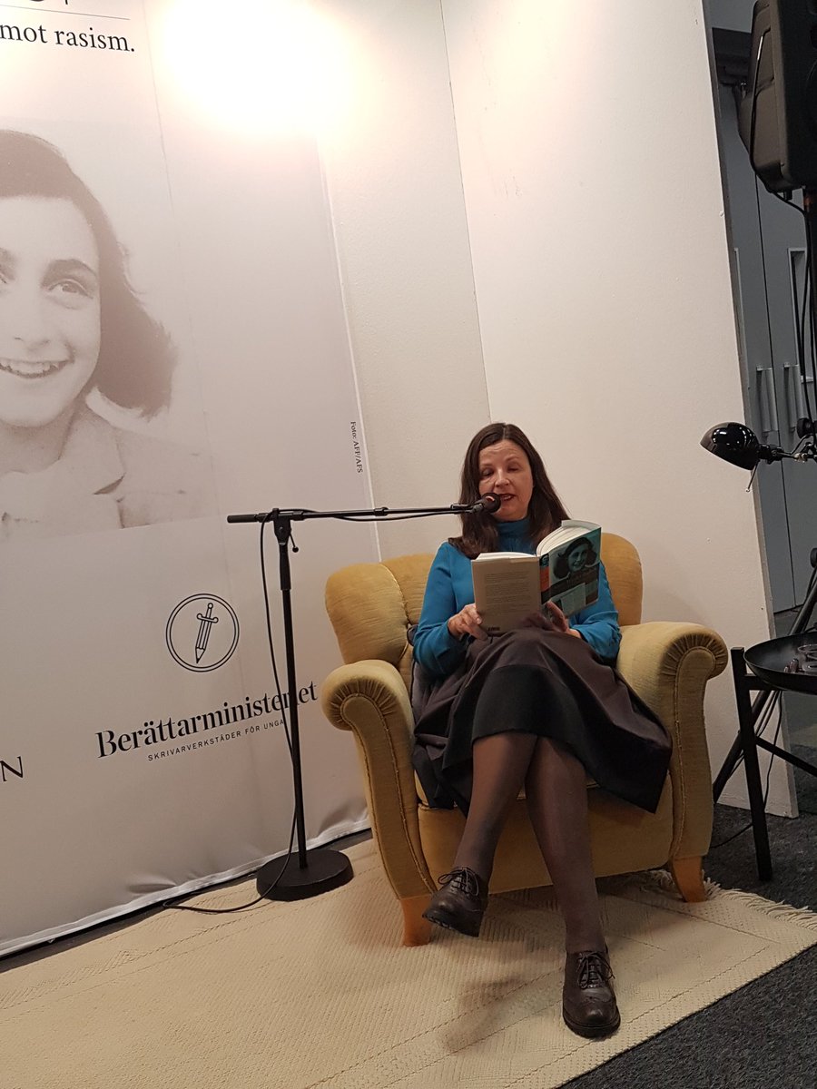 Gymnasie- och kunskapslyftsminister Anna Ekström läser ur Anne Franks dagbok. #Minrost #bokmassan #bokmaessan2017 