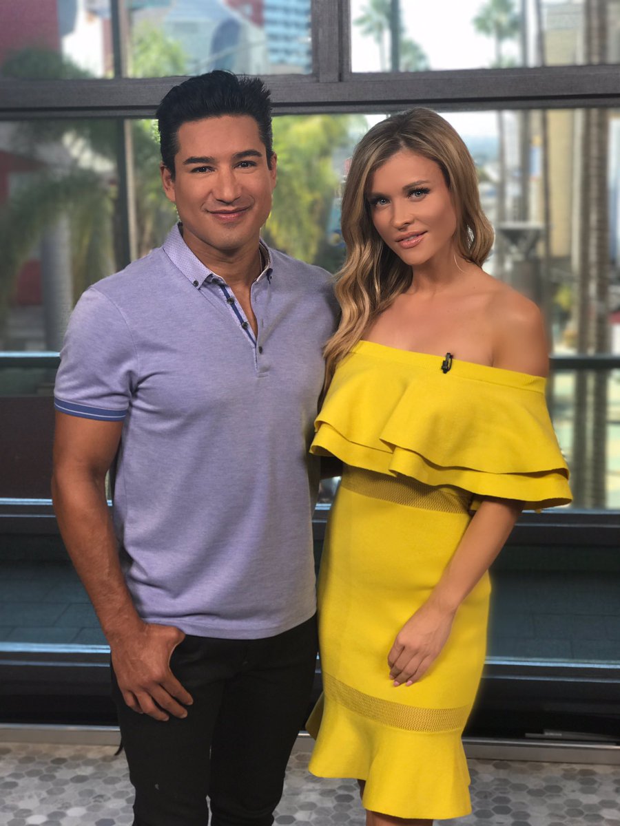 Tune in today to @extratv with @MarioLopezExtra talking about the legendary @hughhefner ???? https://t.co/O1ORLp8ZfU