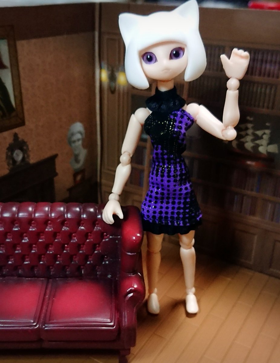 こちら、ワンフェスで買った神姫用お洋服。ケモ耳さんだと細く見えすぎる&肩が目立つから撮影角度限定かな(^-^;で こちら、ワンフェスで買った神姫用お洋服。ケモ耳さんだと細く見えすぎる&肩が目立つから撮影角度限定かな(^-^;で