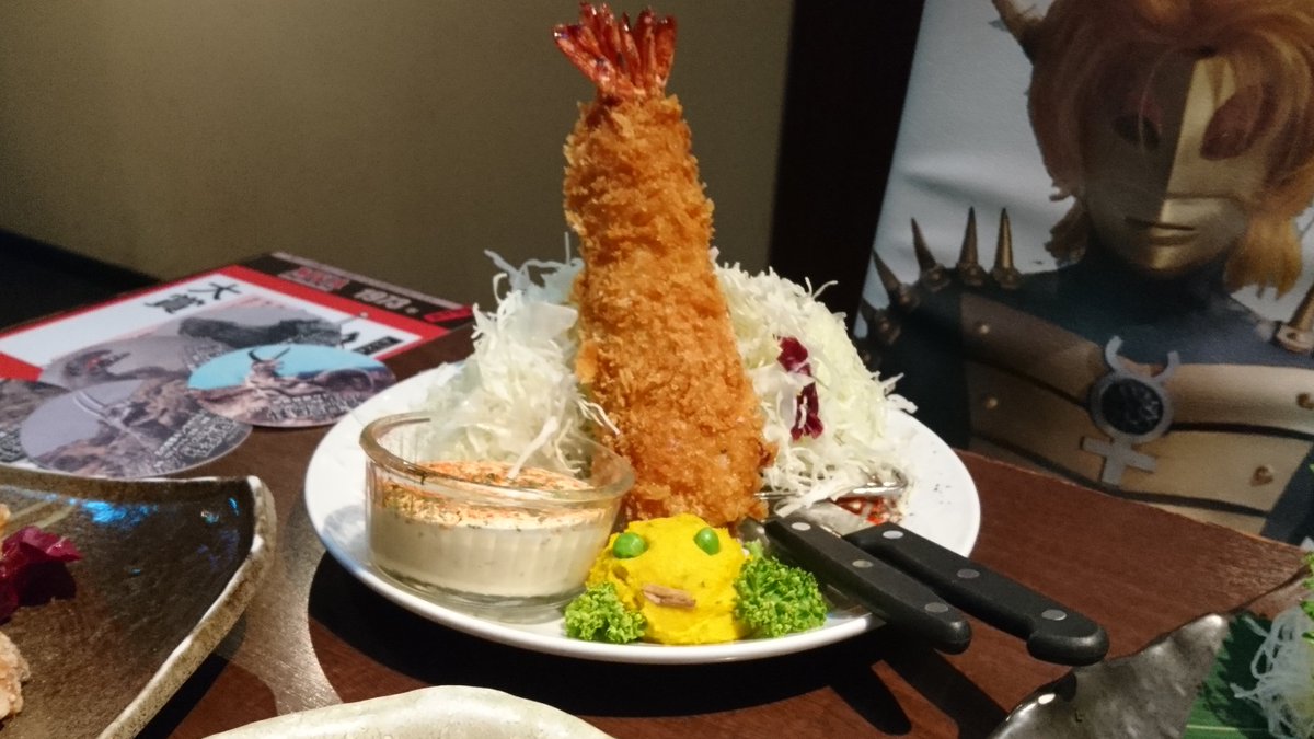 浅井さんとまぐさんで、川崎の怪獣酒場行って来ました。気がつけばBGMに合わせて台詞を言い合う危ない連中というか(笑) 浅井さんとまぐさんで、川崎の怪獣酒場行って来ました。気がつけばBGMに合わせて台詞を言い合う危ない連中というか(笑)