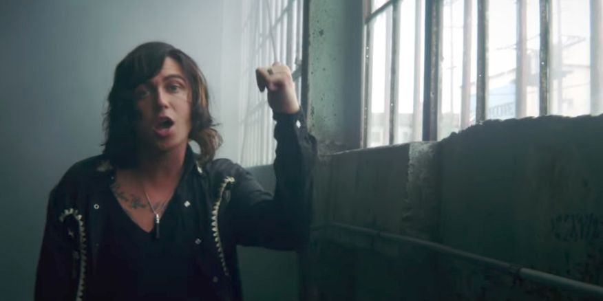 RT @rocksound: Number of times we have watched the new @SWStheband video: 246 https://t.co/z320mtYStv https://t.co/u3aeQ8etK1