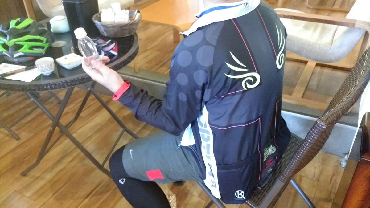 最近よくいらっしゃいます!江ノ島から自転車でご来館のお客様!もちろん太平洋の海水を汲んで!海水の意味は詳しくは「ろんぐら 最近よくいらっしゃいます!江ノ島から自転車でご来館のお客様!もちろん太平洋の海水を汲んで!海水の意味は詳しくは「ろんぐら