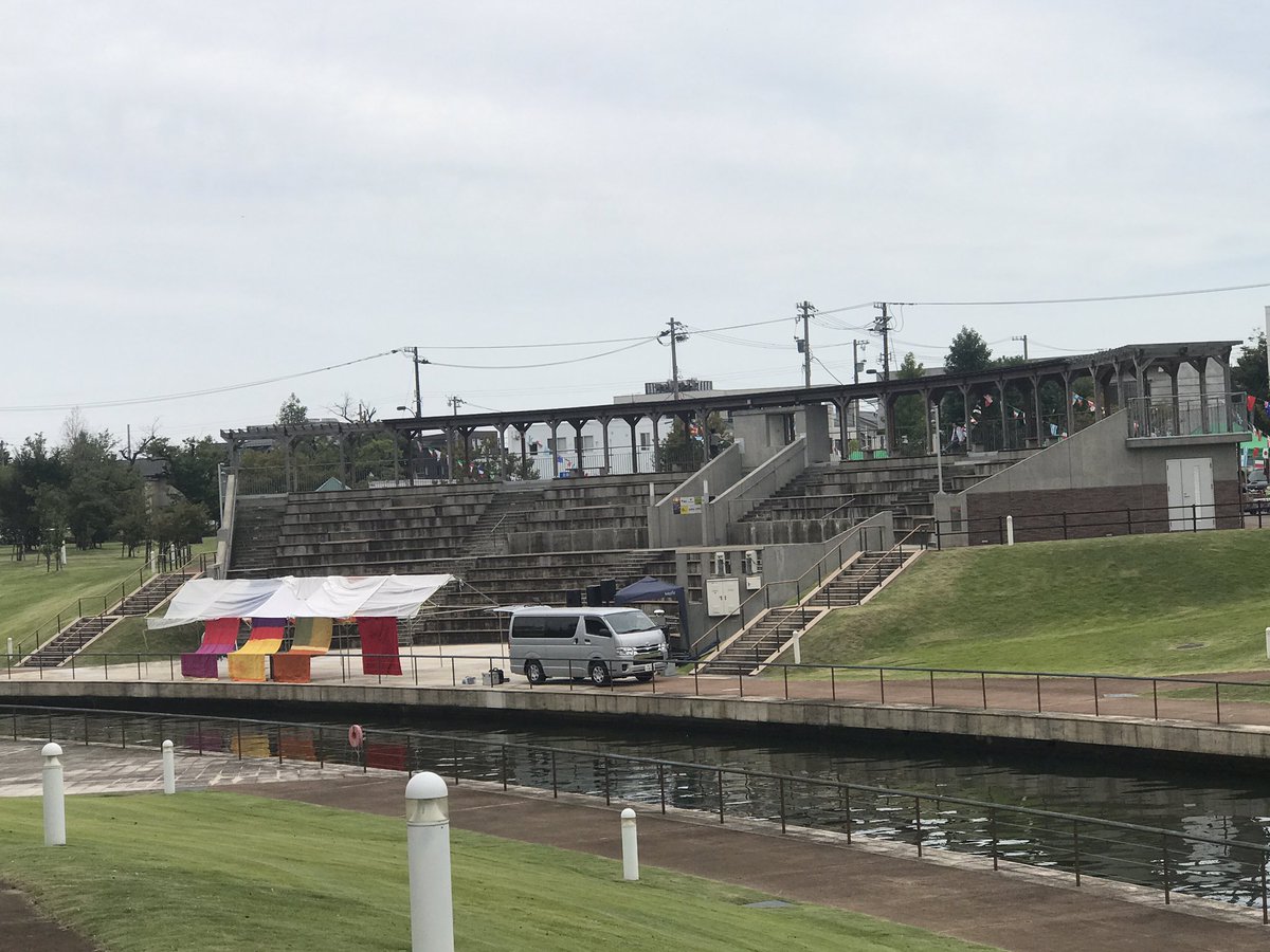 クロムクロで出てきたあの環水公園のステージ、大したものないよ〜なんて言いながら紹介したら、ボサノバが流れているノーボーダ クロムクロで出てきたあの環水公園のステージ、大したものないよ〜なんて言いながら紹介したら、ボサノバが流れているノーボーダ