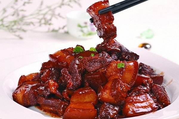 お昼御飯の時間に失礼しますーイベントの中に出た紅焼肉(ホン・シャオ・ロー)について👏醤油煮込み。中国語では红烧と書く。紅 お昼御飯の時間に失礼しますーイベントの中に出た紅焼肉(ホン・シャオ・ロー)について👏醤油煮込み。中国語では红烧と書く。紅