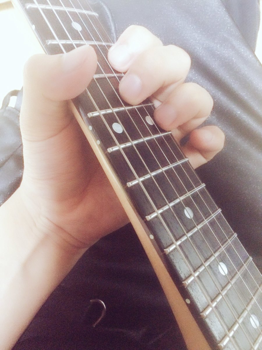 お気に入りのアルペジオなう🖖🏻耳が幸せです。弾いているのに歌ってる感覚になっていく不思議。不思議と言えば、夕刻の蝉と鈴虫 お気に入りのアルペジオなう🖖🏻耳が幸せです。弾いているのに歌ってる感覚になっていく不思議。不思議と言えば、夕刻の蝉と鈴虫