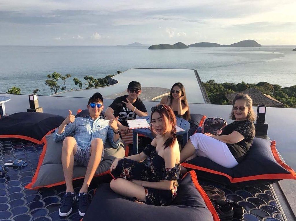 #Nichkhun