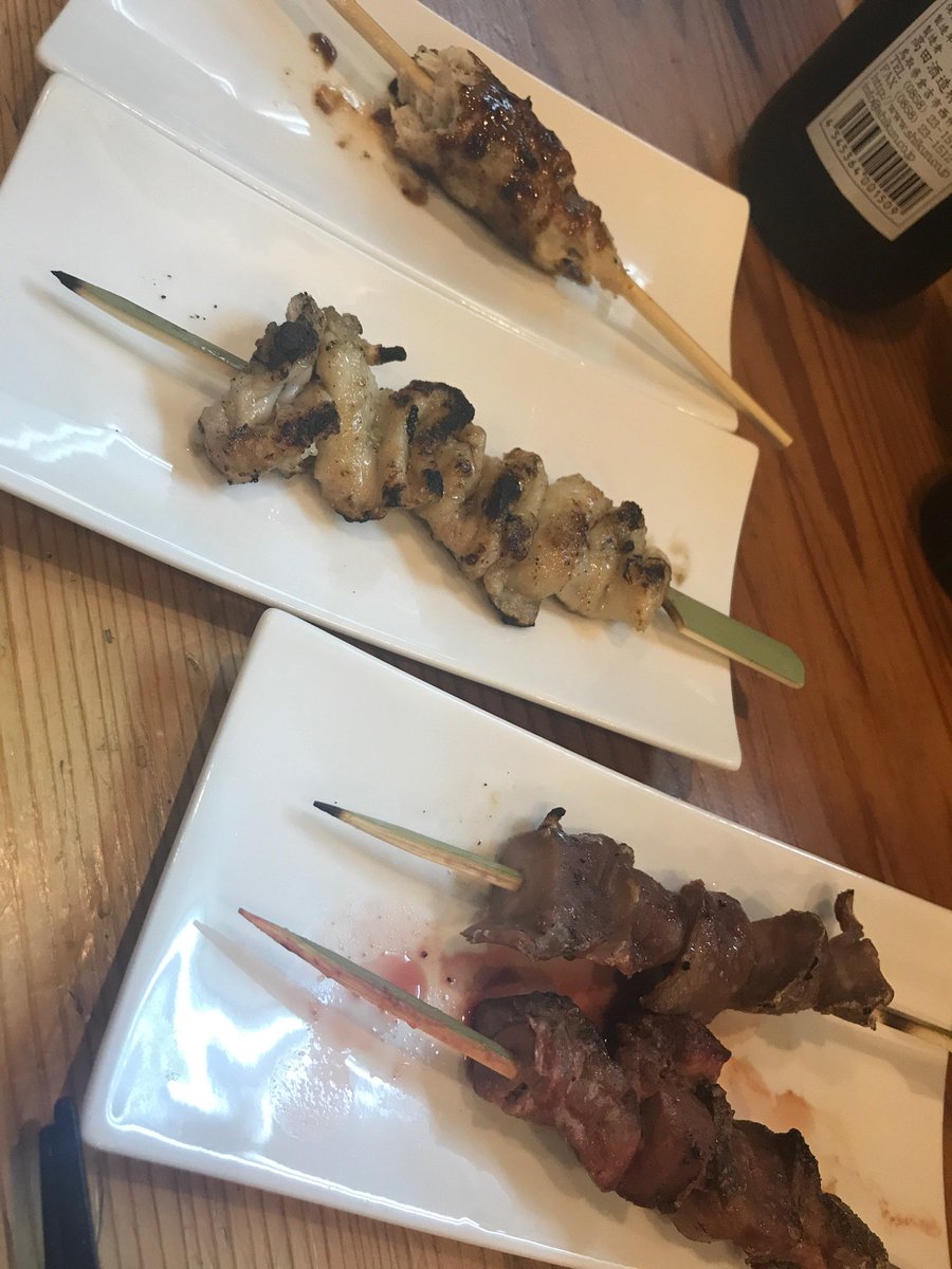 ワカコ酒で覚えている数少ない教訓。お一人様焼鳥で一度に頼んでしまい、大半を冷めた状態で頂く始末…。串は一本づつ、と言って ワカコ酒で覚えている数少ない教訓。お一人様焼鳥で一度に頼んでしまい、大半を冷めた状態で頂く始末…。串は一本づつ、と言って