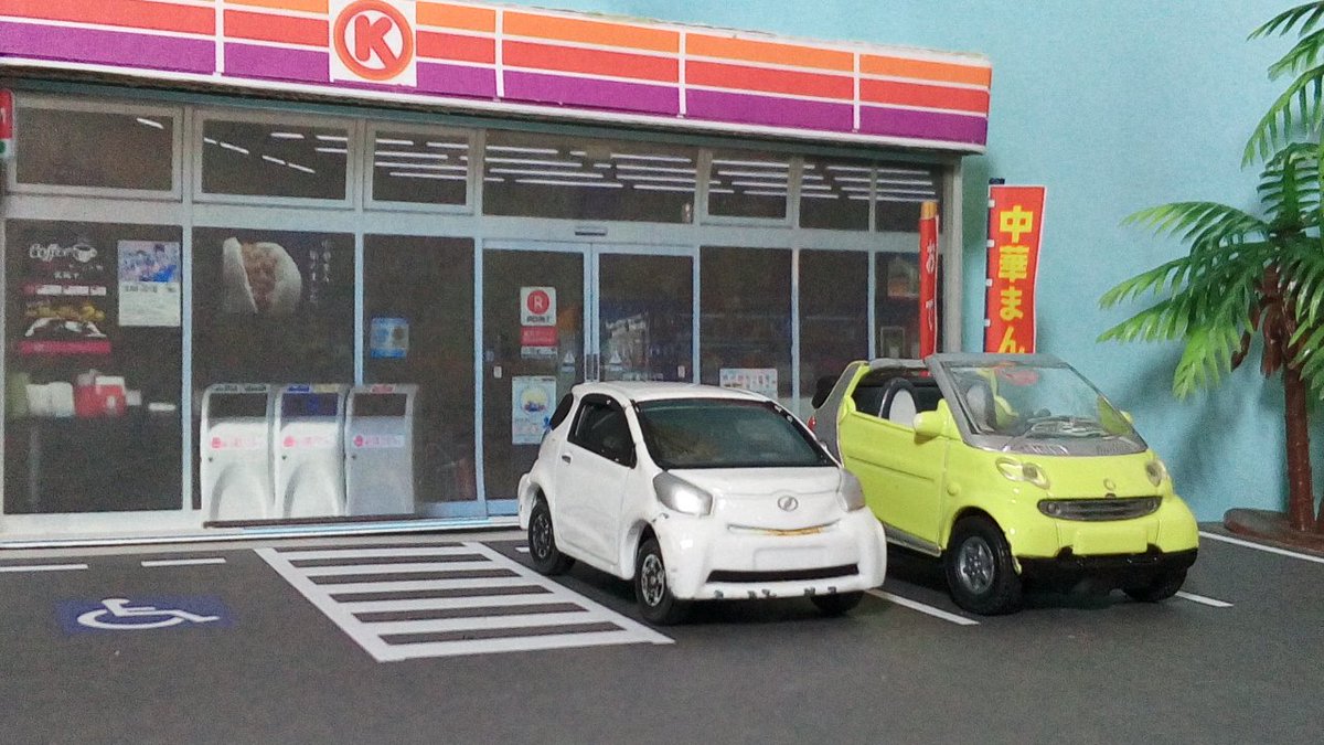 ちょっと変わった車2台。ん?たまごっち? ちょっと変わった車2台。ん?たまごっち?