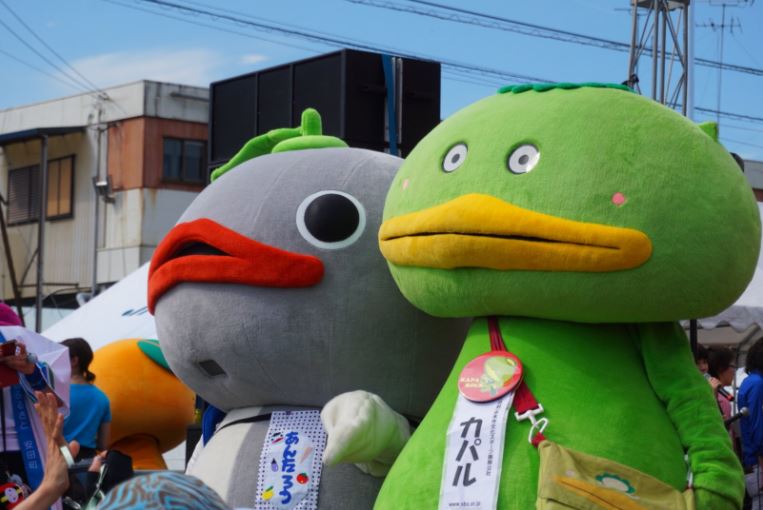 こんばんは。突然すみません。添付画像のような、キャラさんの顔を入れ替えるという画像を作ってるんですが、チーズささみさん こんばんは。突然すみません。添付画像のような、キャラさんの顔を入れ替えるという画像を作ってるんですが、チーズささみさん