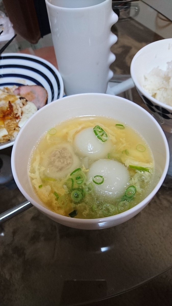 昨日買った北海道物産展のじゃが餅作ってみた肉まんの白玉団子バージョンみたいで美味しかったよ目玉焼き食べたくて作ったけどそ 昨日買った北海道物産展のじゃが餅作ってみた肉まんの白玉団子バージョンみたいで美味しかったよ目玉焼き食べたくて作ったけどそ