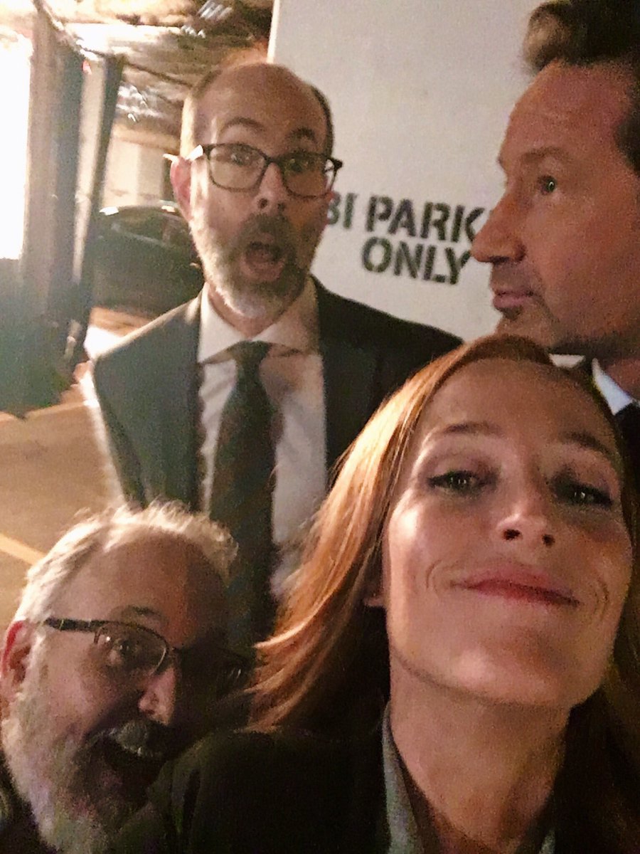 Don't ask. @davidduchovny @thebrianhuskey #DarinMorgan #bts #TheXFiles https://t.co/T8DLJ1WU7G