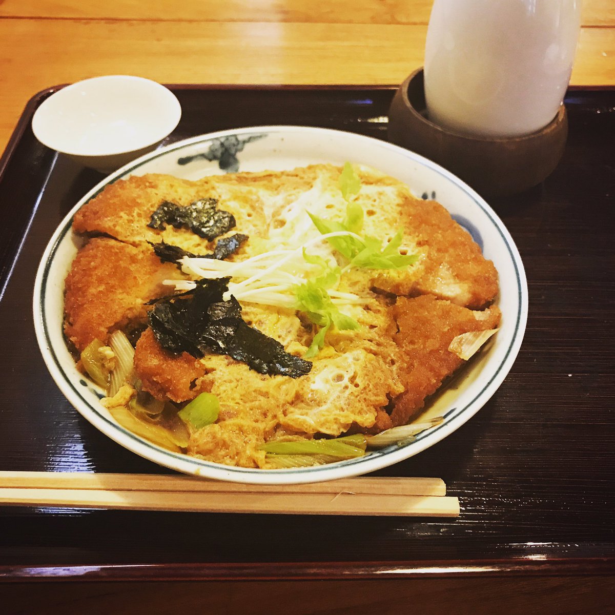 きょうの昼酒は、「吾妻橋やぶそば」さんでカツ煮をつつきながら「神亀」のお燗を。久しぶりにお江戸のゴールデンタイムを楽しん きょうの昼酒は、「吾妻橋やぶそば」さんでカツ煮をつつきながら「神亀」のお燗を。久しぶりにお江戸のゴールデンタイムを楽しん