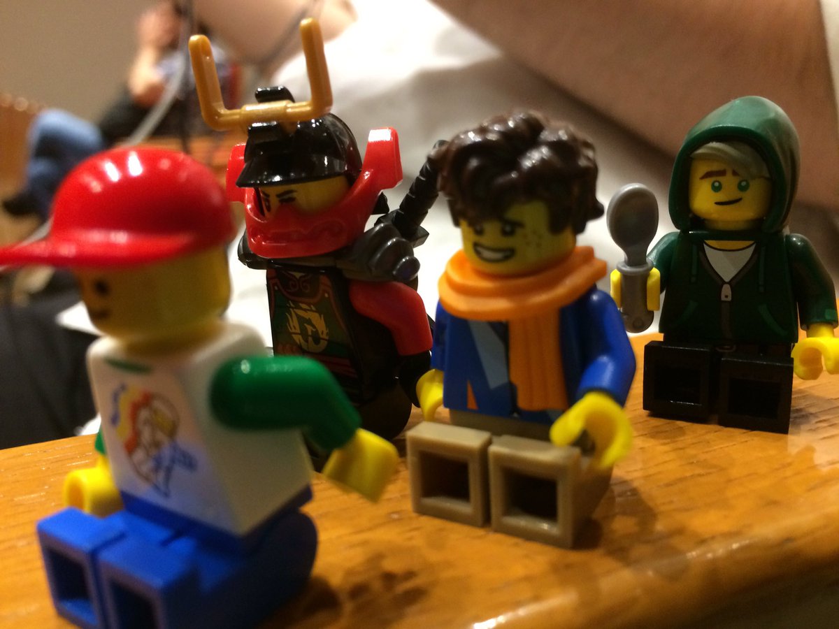 てりやきさんとペイさんで(あと前にいちはさんたち)でニンジャゴー試写会待機中! てりやきさんとペイさんで(あと前にいちはさんたち)でニンジャゴー試写会待機中!