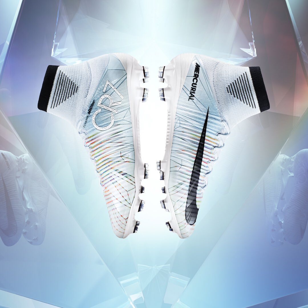 Can’t wait to play in these ???? ! #Mercurial #CR7 #NikeFootball
available on https://t.co/gqzYq3gxeU, September 29th. https://t.co/p5QUGhCe1S