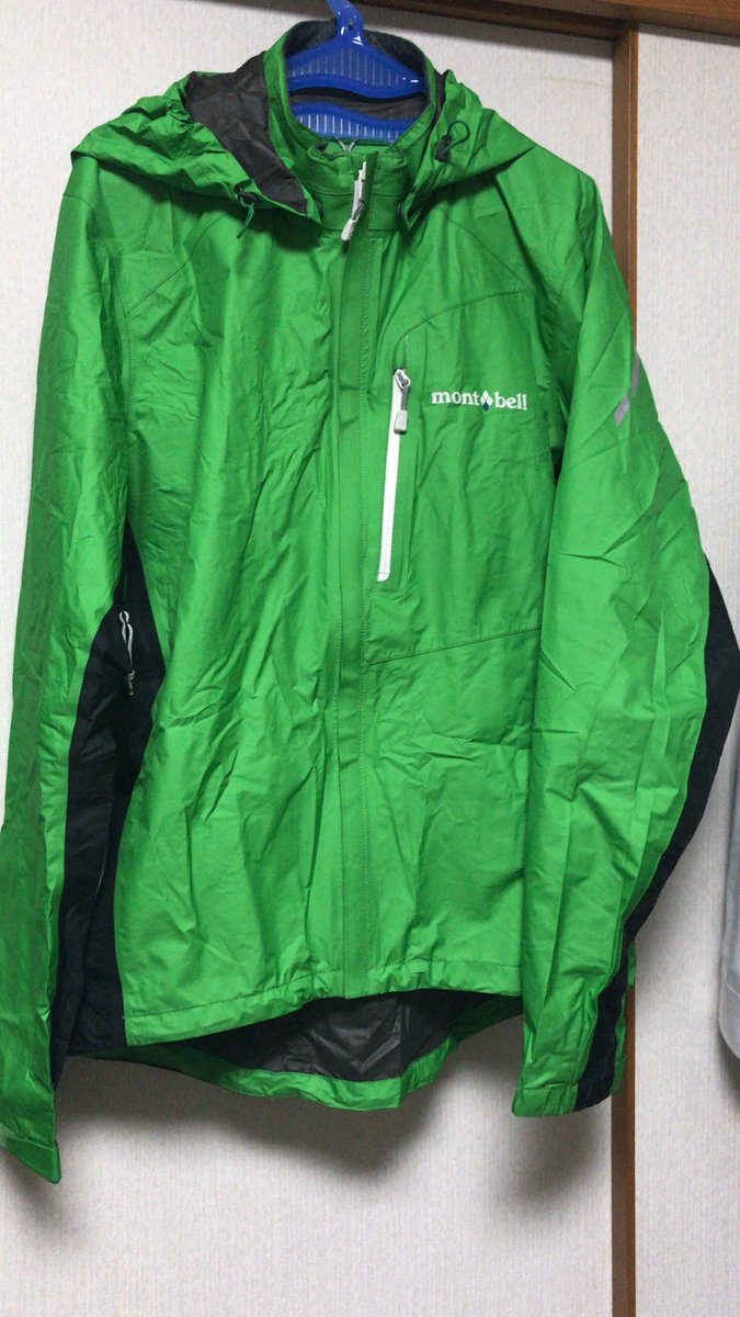初日に台風接近の中を走った際に助けられたアイテム。1. モンベルのサイクルレインジャケット。防水・撥水性能は申し分なく、 初日に台風接近の中を走った際に助けられたアイテム。1. モンベルのサイクルレインジャケット。防水・撥水性能は申し分なく、