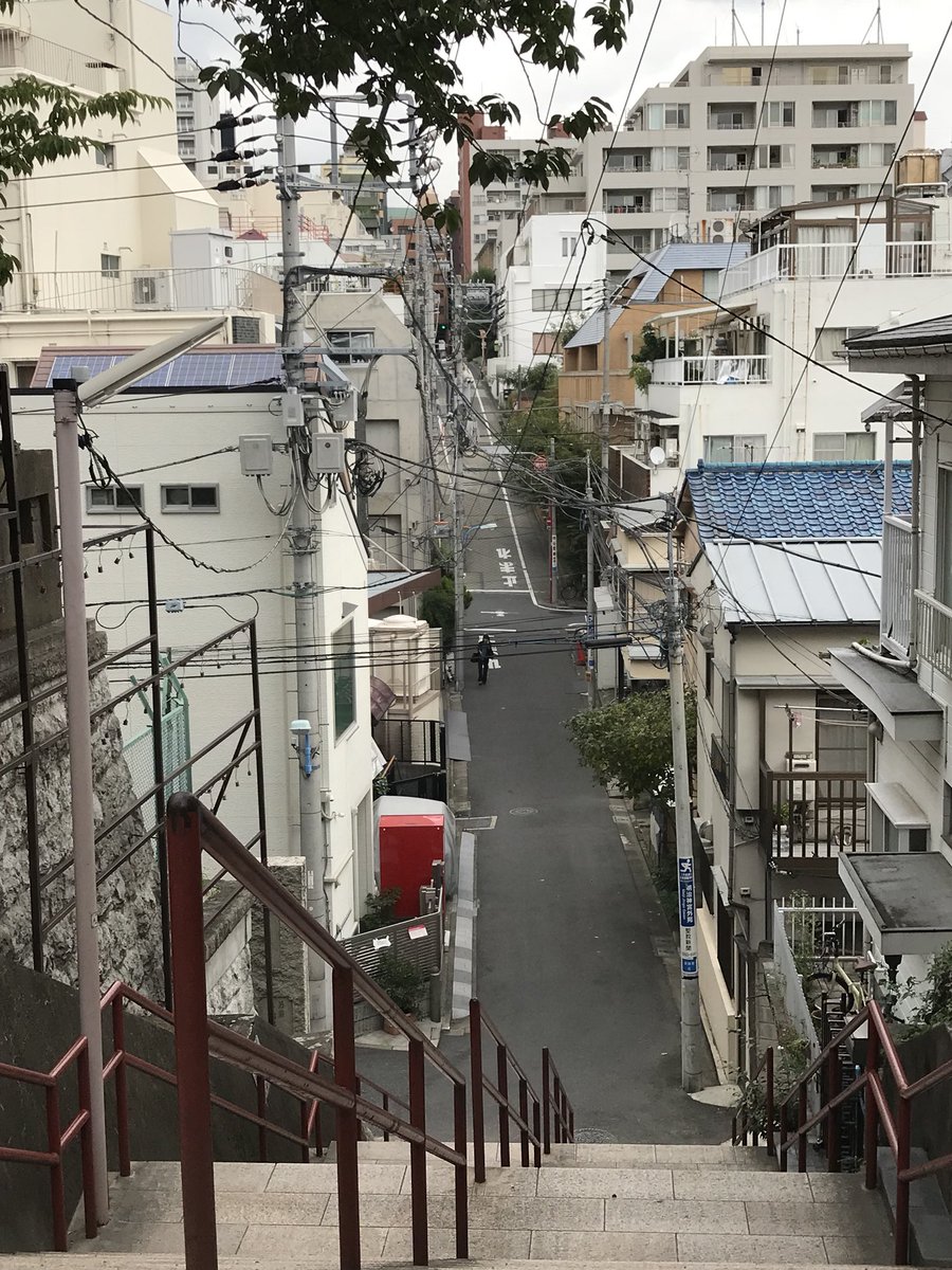 現場近くの道がなーんか見たことあるなぁって思ったら君の名はに出てきた所だった(見たことないけど) 現場近くの道がなーんか見たことあるなぁって思ったら君の名はに出てきた所だった(見たことないけど)