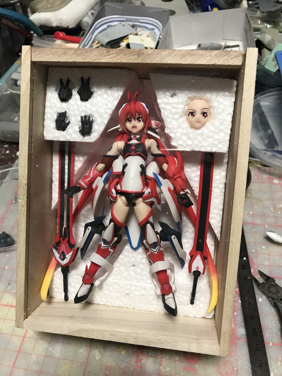 ダイソーで買ってきた箱にセットしてfigma風にしてみた。時間ないからコレで完成。#俺ツイ ダイソーで買ってきた箱にセットしてfigma風にしてみた。時間ないからコレで完成。#俺ツイ