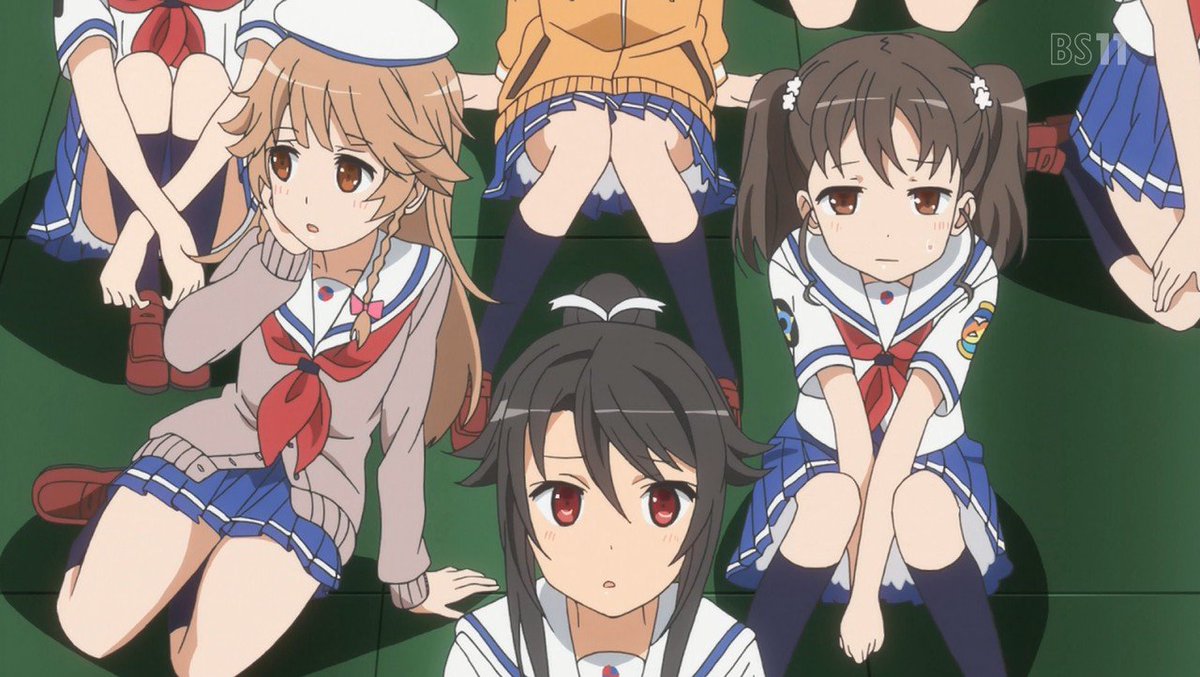 上は『亜人ちゃんは語りたい』のデュラハンの娘。下の娘は納沙幸子(こうこ)だから通称ココちゃん。ちなみに本当のセリフは「 上は『亜人ちゃんは語りたい』のデュラハンの娘。下の娘は納沙幸子(こうこ)だから通称ココちゃん。ちなみに本当のセリフは「