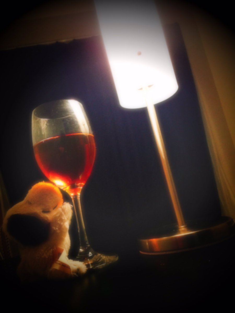 そういえば昨日さきから引越し祝いで間接照明プレゼントしてくれた!急やったからびっくりした笑ついでに間接照明を使ってスヌー そういえば昨日さきから引越し祝いで間接照明プレゼントしてくれた!急やったからびっくりした笑ついでに間接照明を使ってスヌー