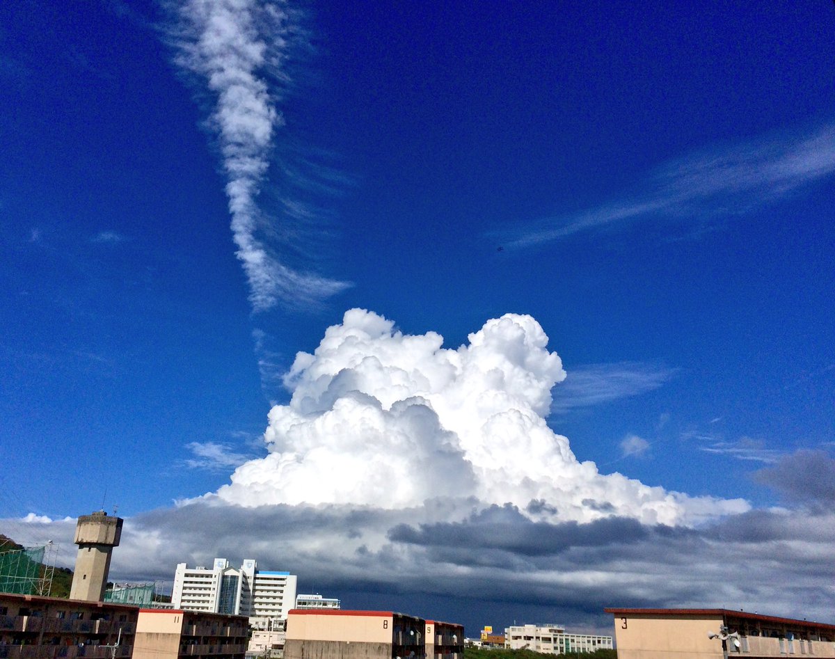 絶対この雲の中にラピュタある!!左上の雲が龍の尻尾みたいでまたいい♪(◍ ´꒳` ◍)b#ファインダー越しの私の世界 絶対この雲の中にラピュタある!!左上の雲が龍の尻尾みたいでまたいい♪(◍ ´꒳` ◍)b#ファインダー越しの私の世界