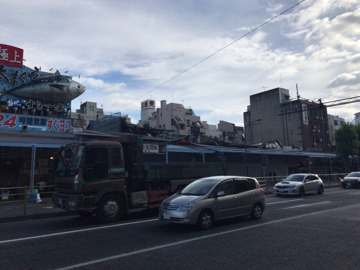 天気が良かったので自転車で築地市場から豊洲の新市場へ。豊洲は思ったりコッペリオン的な雑草は外目から見えないも外壁の至る所 天気が良かったので自転車で築地市場から豊洲の新市場へ。豊洲は思ったりコッペリオン的な雑草は外目から見えないも外壁の至る所