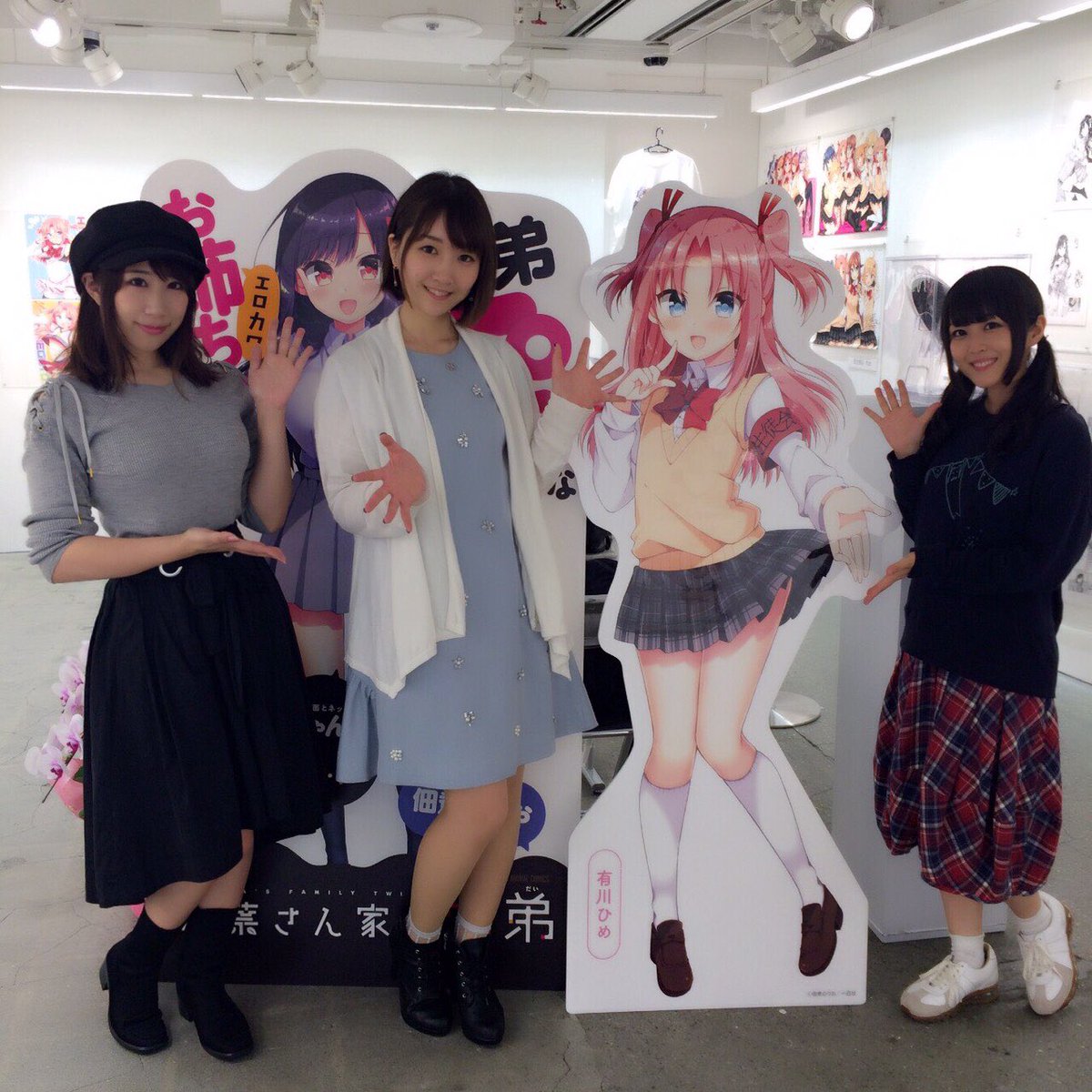 この前、ひめゴトの作者である佃煮のりお先生の個展に桑ちゃんと遊びに行きました😊🙌✨のりおガチャしたら自撮り多めな結果に… この前、ひめゴトの作者である佃煮のりお先生の個展に桑ちゃんと遊びに行きました😊🙌✨のりおガチャしたら自撮り多めな結果に…