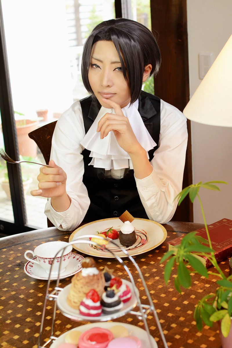 【逆転裁判コスプレ】御剣怜侍 9月18日スタジオEMONさんにて。職務の合間に優雅なティータイムを。photo/さえきさ 【逆転裁判コスプレ】御剣怜侍 9月18日スタジオEMONさんにて。職務の合間に優雅なティータイムを。photo/さえきさ